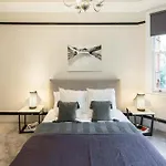 West Kensington-4Bedrooms-Cinema Rooms-Olympia
