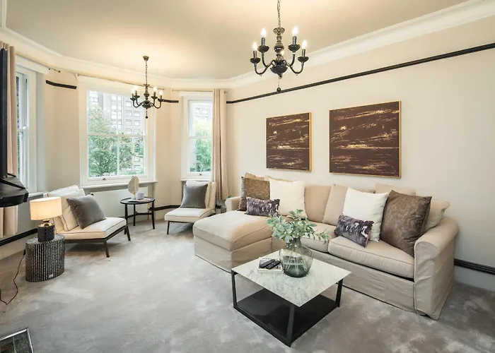 West Kensington-4Bedrooms-Cinema Rooms-Olympia